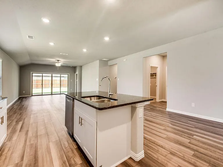 605 Cedar Springs Dr — Photo 13