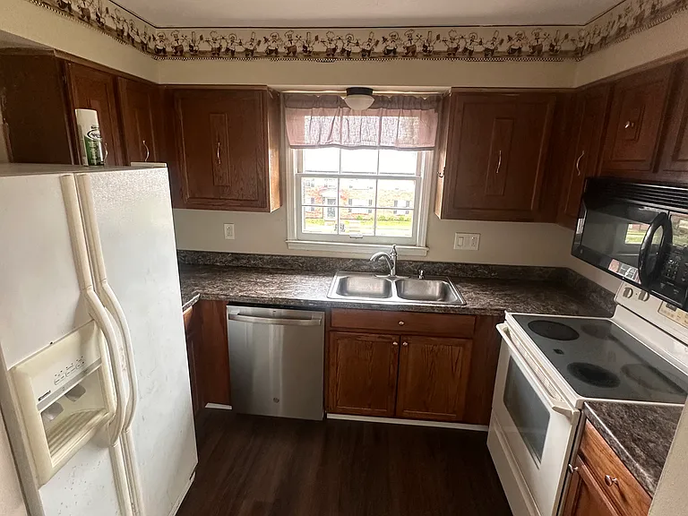 1274 Centre Pkwy — Photo 19