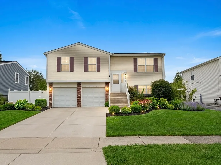 8049 W Norwood Dr — Photo 1