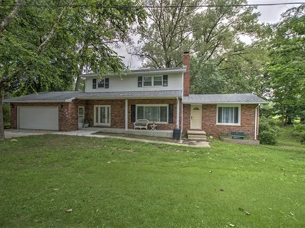 232 S 8th St, Riverton, IL 62561