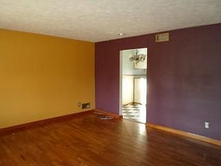 4th image of 215 Wolf Ave