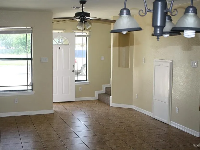 1204 W Kiwi Ave #B — Photo 4