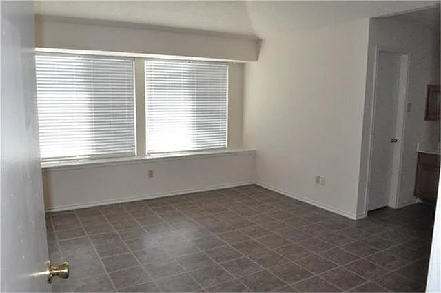 2119 Fountain Dr — Photo 9