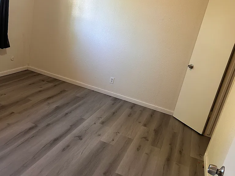 475 N Manila Ave — Photo 6