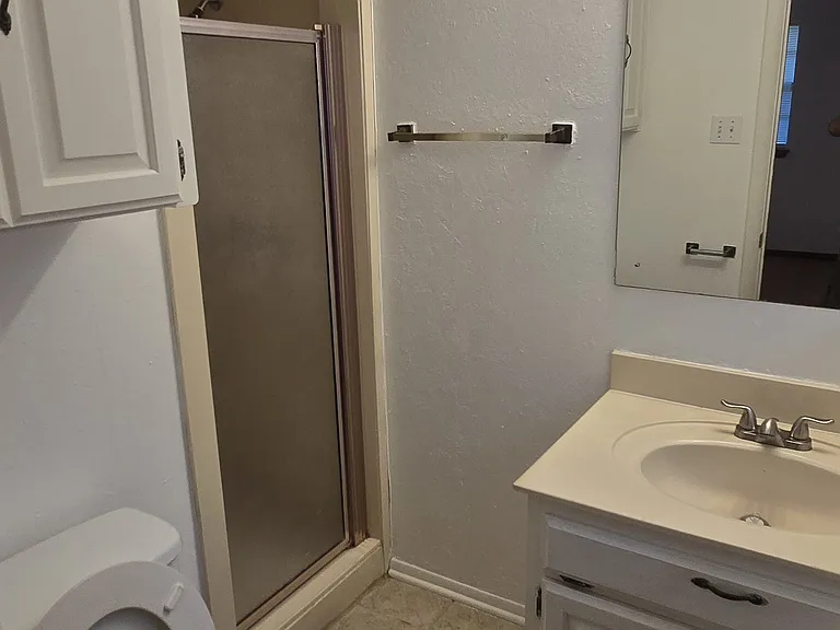 313 NW Parkwood Ln — Photo 18
