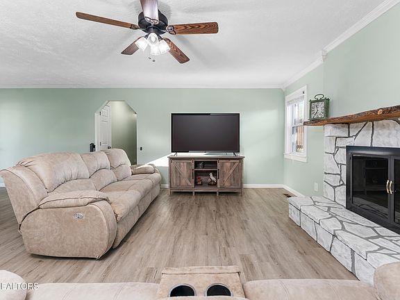 4th image of 252 Chapman Overlook Dr