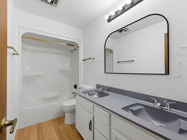 319 N Magnolia St — Photo 15