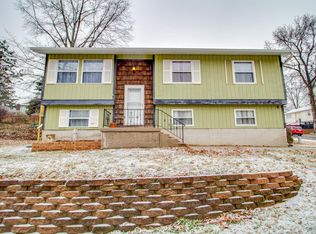 1107 Douglas St #A, Alton, IL 62002