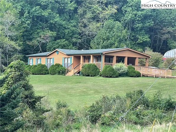 145 Powers Hollow Road, Lansing, NC 28643