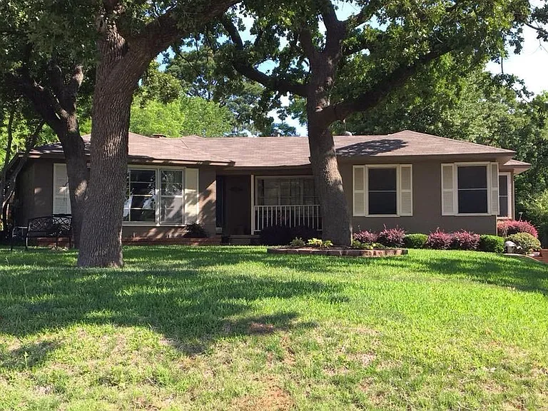 611 E University Dr #1 — Photo 1