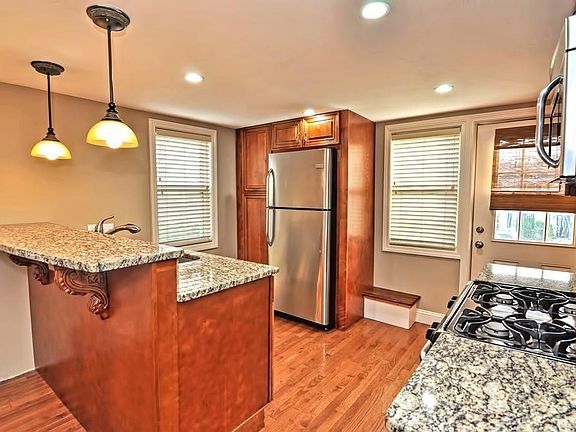 3rd image of 118 Village St