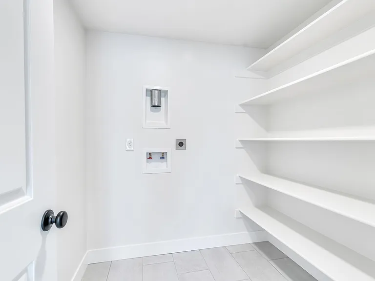 672 W Herald Dr — Photo 31