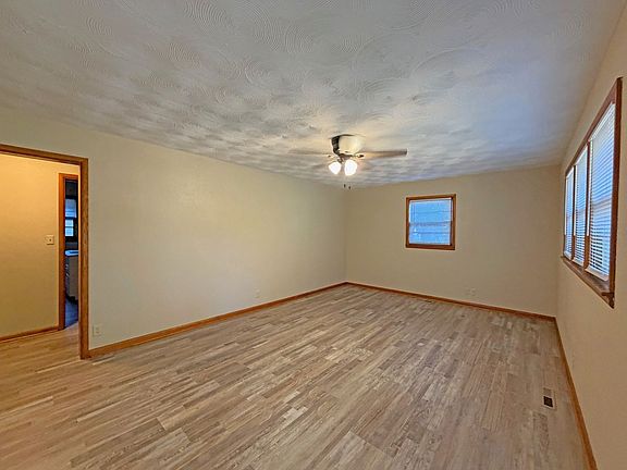 3rd image of 925 S Link Ave