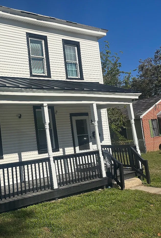 2 bed, 958 sqft, $1,050 — Photo 1