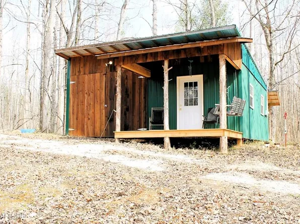 5001 Robbinstown Rd, Byrdstown, TN 38549