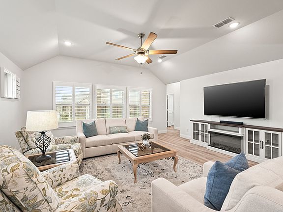 5th image of 809 Mathew Dr