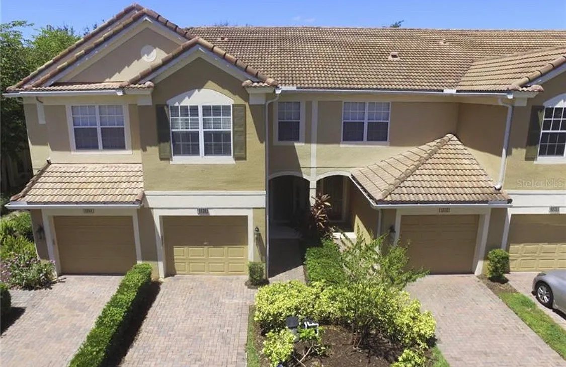 3 bed, 2.5 bath, 1672 sqft, $2,700 — Photo 2