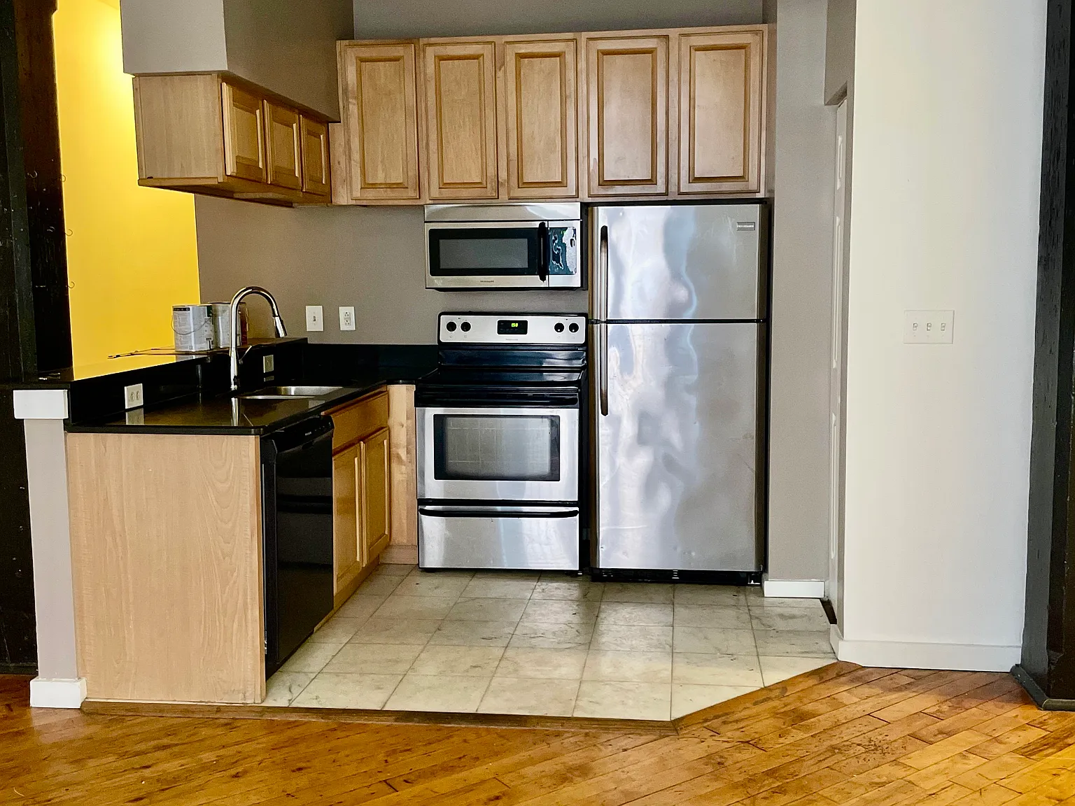 2 bed, 825 sqft, $1,450 — Photo 1
