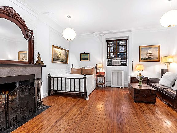 4th image of 10 Montague Ter APT 1B