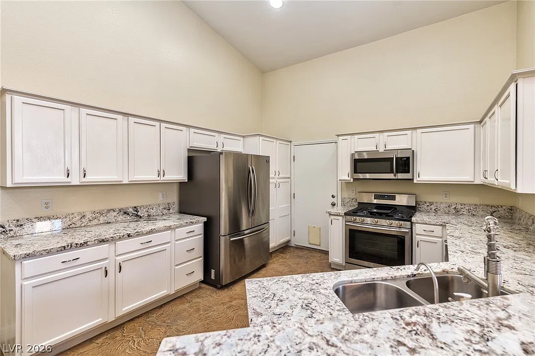3 bed, 2.0 bath, 1351 sqft, $1,700 — Photo 4