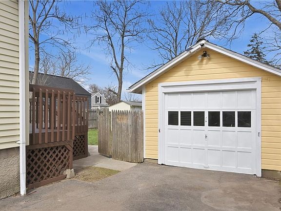 5th image of 376 Norwood Ave