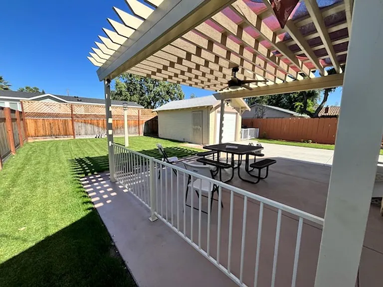 210 Las Flores Ave — Photo 20