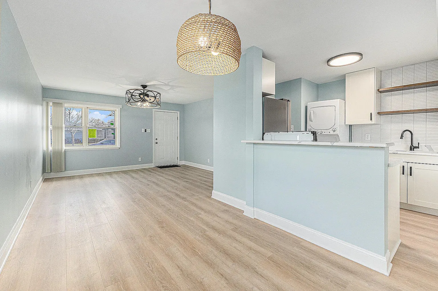 3 bed, 850 sqft, $2,180 — Photo 3