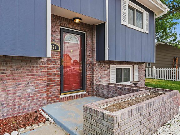 3rd image of 121 Park Lane Dr
