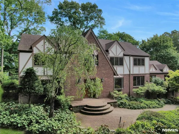 57 Leach Ave, Park Ridge, NJ 07656