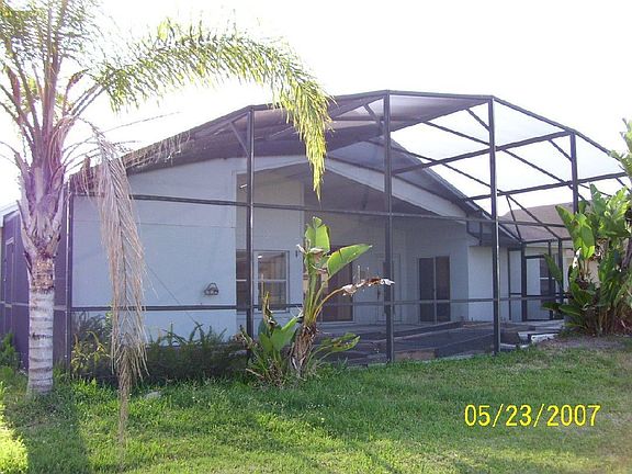 3rd image of 122 Country Creek Ln