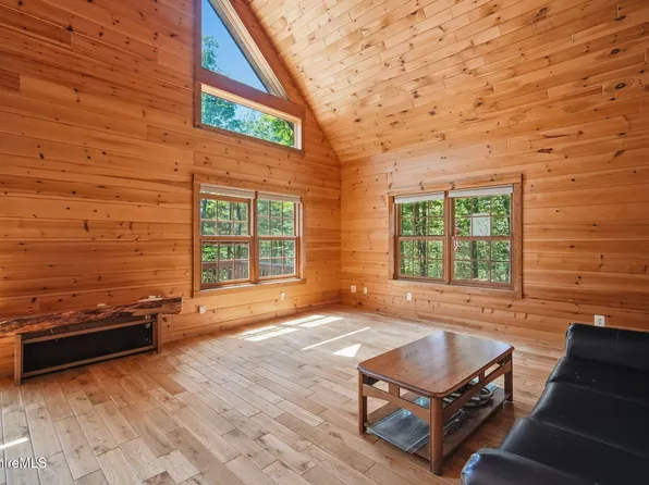 35 S Extension Rd, Hinsdale, MA 01235
