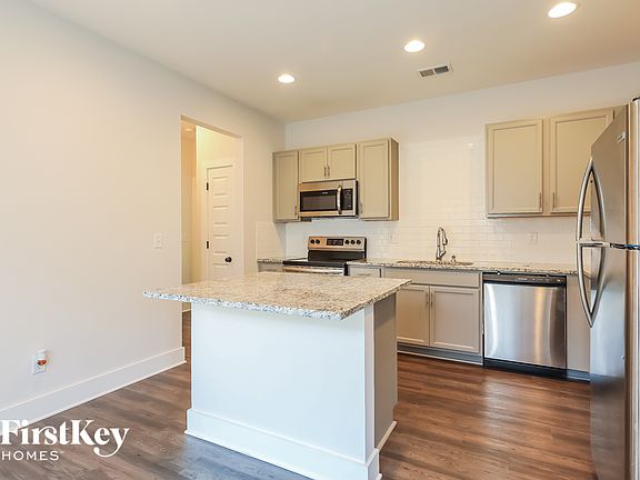 4th image of 1414 Woodridge Pl