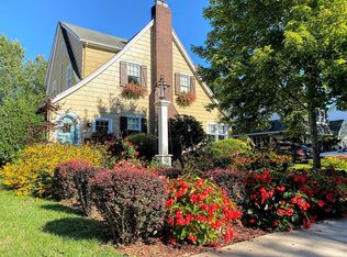 37 Roxbury Rd, Garden City, NY 11530