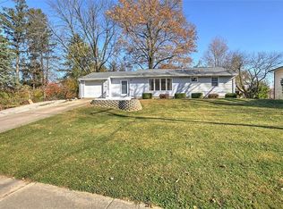 16 Brierwood Dr, Decatur, IL 62521