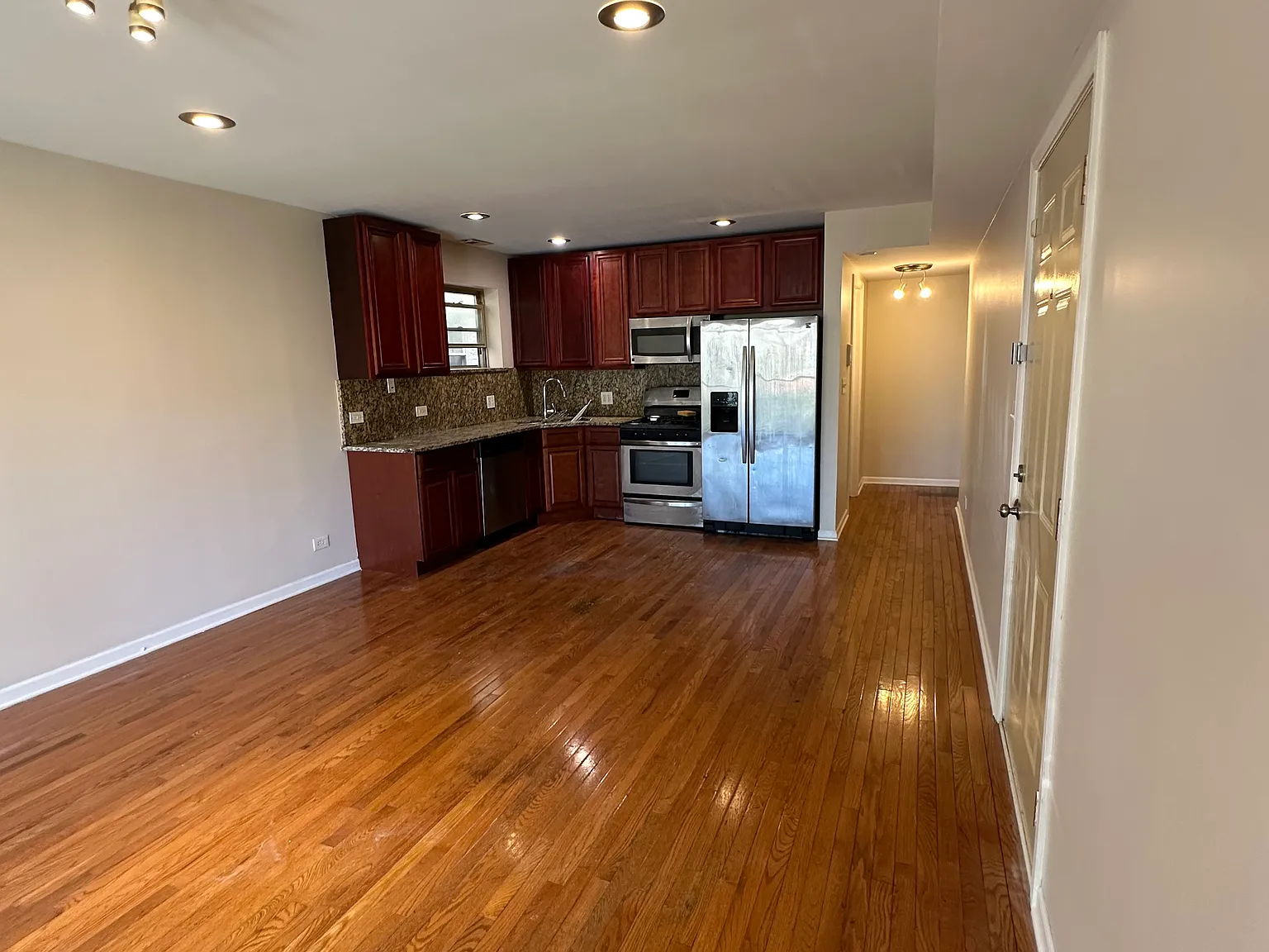 3 bed, 1700 sqft, $2,000 — Photo 1