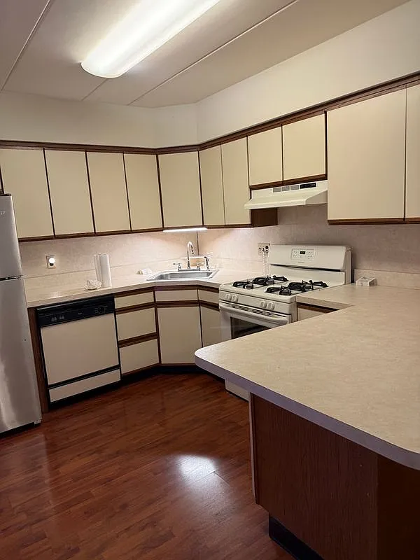 2 bed, 2.0 bath, 1400 sqft, $1,550 — Photo 2