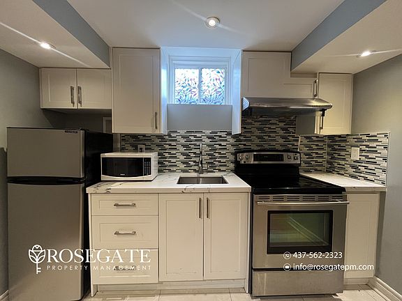 2nd image of 1015 Easterbrook Cres #2