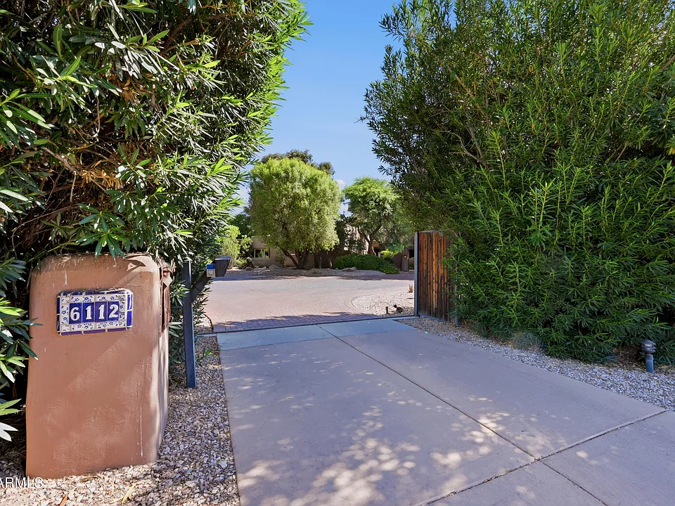 6112 E Mockingbird Ln