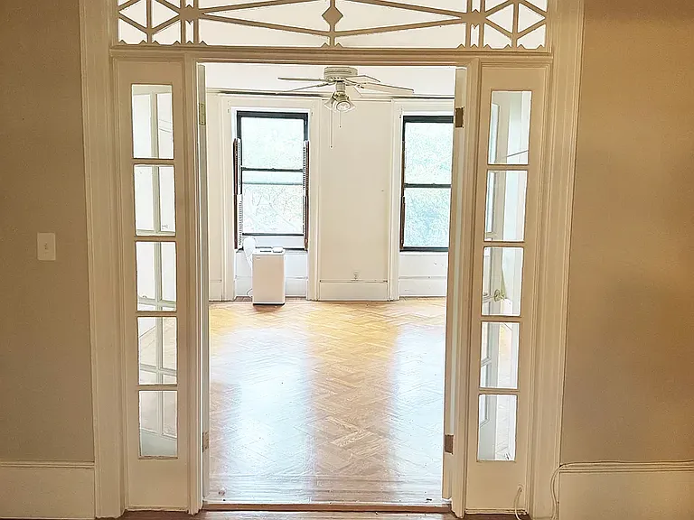 313 Clinton St #4 — Photo 1