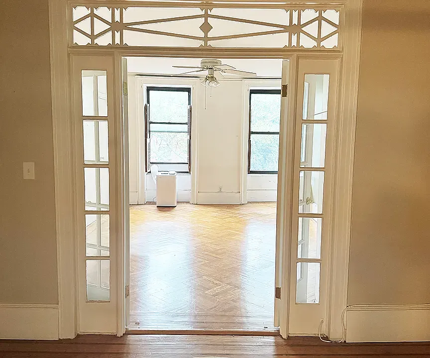 313 Clinton St #4
