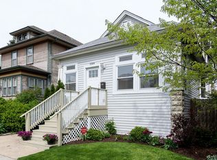1164 S Humphrey Ave, Oak Park, IL 60304