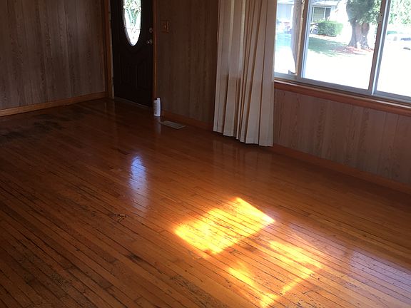 4th image of 117 Woodlyn St
