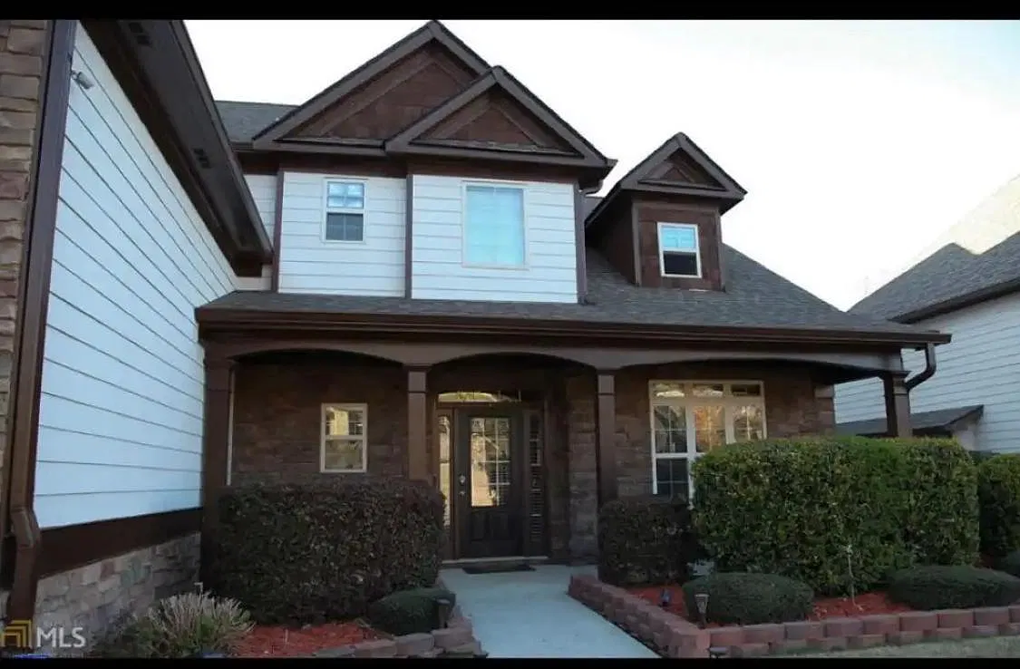 5 bed, 3238 sqft, $3,200 — Photo 2