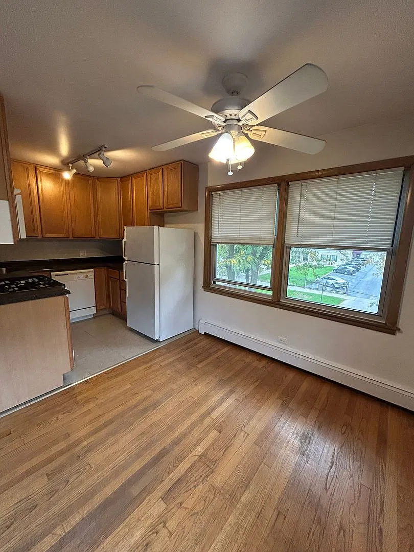 Old Irving Park Free Heat/Cooking Gas! - Available November 1st! — Photo 4