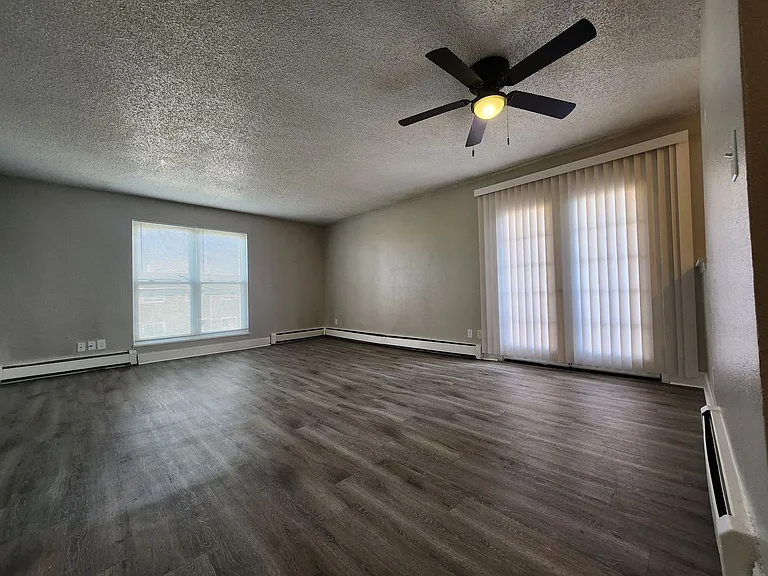 4420 Loomis Ave #4 — Photo 11