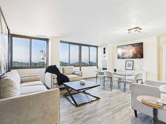 5th image of 4800 S Lake Park Ave #909A