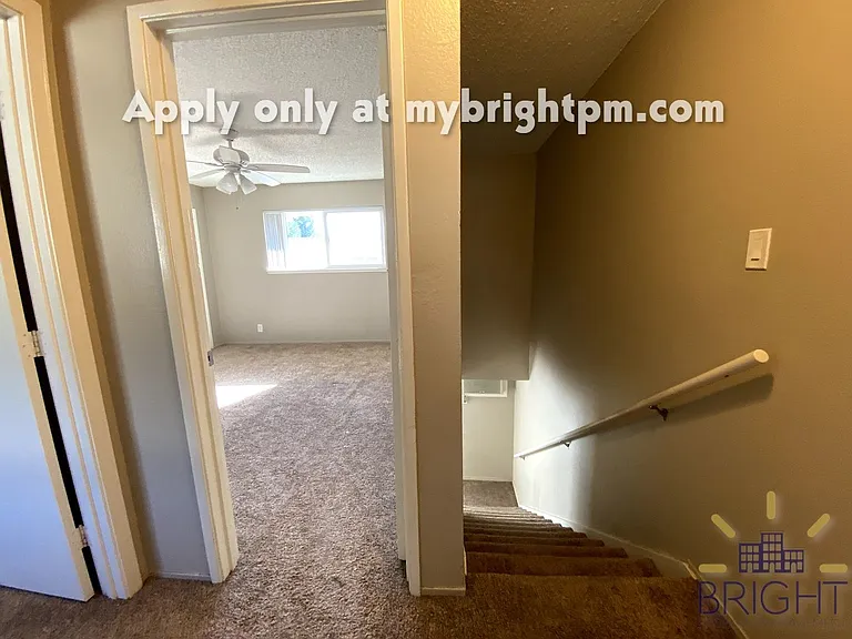 264-268 Montrose Dr — Photo 8