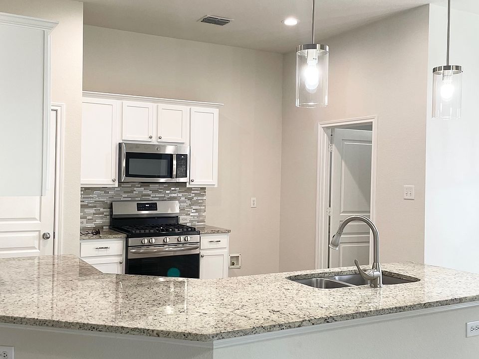 1st image of 2705 Lumina Dr