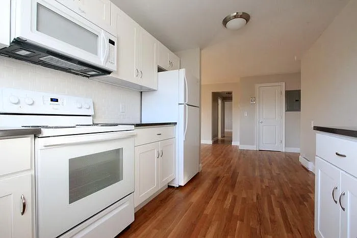 3 bed, 1123 sqft, $3,500 — Photo 4