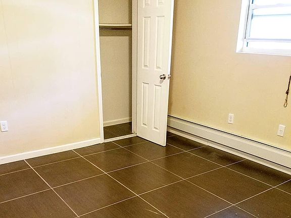 4th image of 2601 Schurz Ave #1